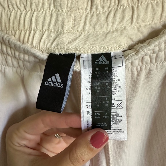Adidas Set - Cream Cropped Sweatshirt and Joggers (Women’s M) - Picture 7 of 9